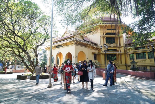 Lancement du circuit touristique a pied « L'architecture francaise au cœur de Hanoi » hinh anh 1