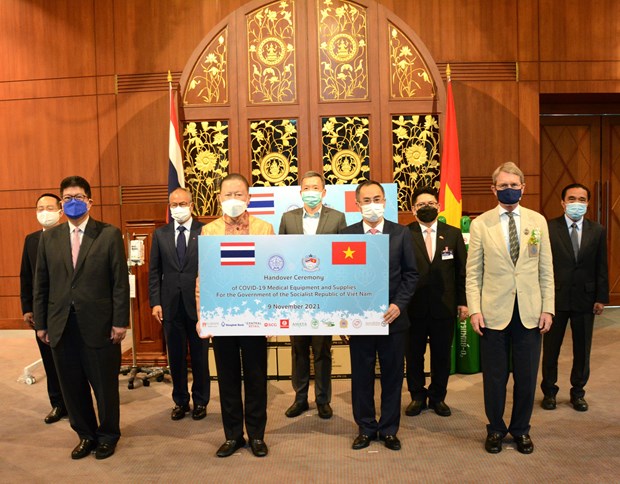 COVID-19: la Thailande soutient le Vietnam en fournitures medicales hinh anh 2