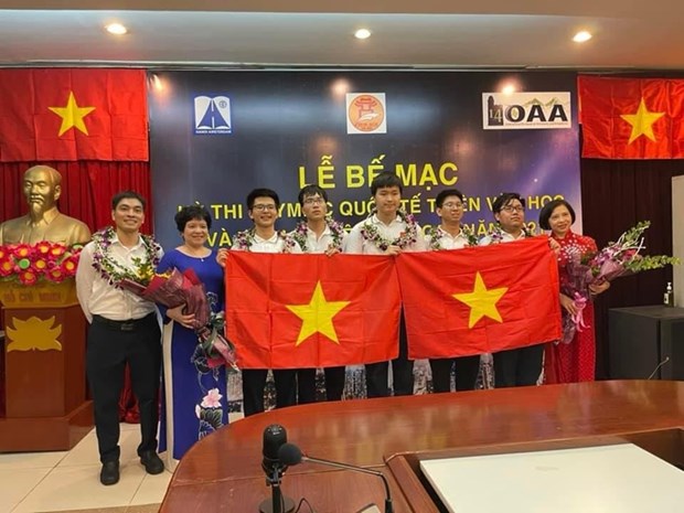 Des Vietnamiens primes aux Olympiades internationales d’astronomie et d’astrophysique 2021 hinh anh 1