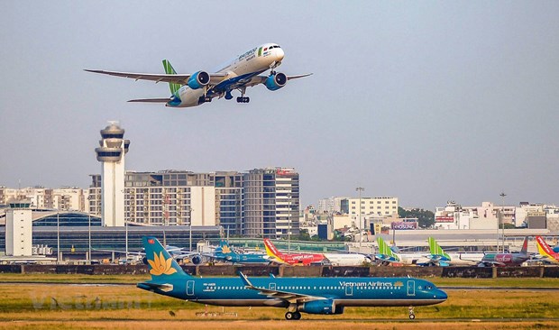 Les vols internationaux reguliers devraient reprendre le 15 decembre hinh anh 1