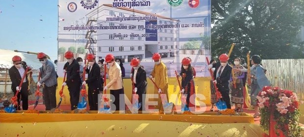 Mise en chantier du siege du Departement de promotion des PME du Laos avec l'aide vietnamienne hinh anh 1