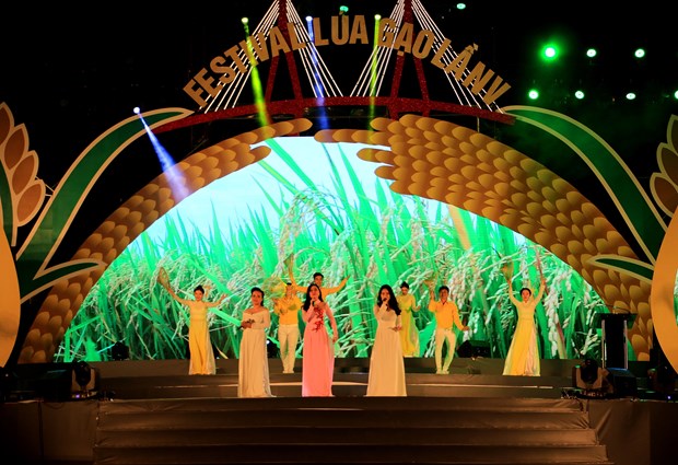 Cloture du 5eme Festival du riz du Vietnam - Vinh Long 2021 hinh anh 1
