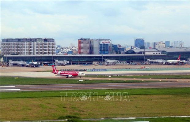 Fermeture temporaire d'une piste de l'aeroport Tan Son Nhat a HCM-Ville hinh anh 1
