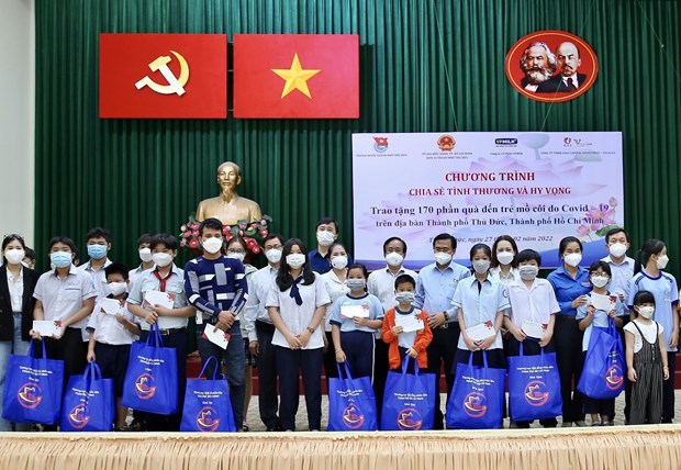 Dons a des enfants devenus orphelins a cause du COVID-19 a Ho Chi Minh-Ville hinh anh 1