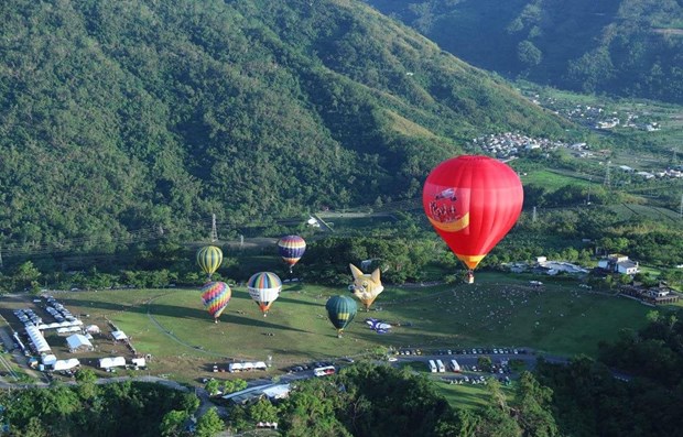 Ouverture de la premiere edition du Festival international de montgolfieres a Tuyen Quang hinh anh 1
