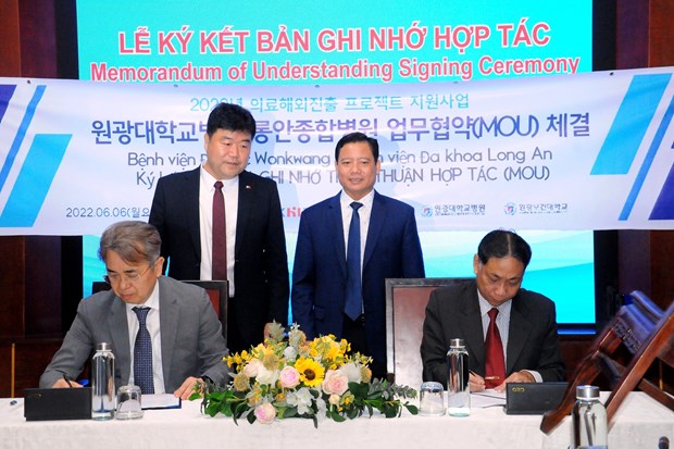 Long An et l'hopital sud-coreen Wonkwang cooperent dans le domaine des soins de sante hinh anh 1