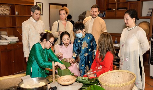 Les valeurs de la culture Tet traditionnel du Vietnam aux yeux des ambassadeurs etrangers hinh anh 1