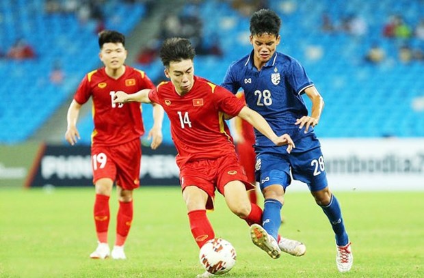 Championnat AFF U19: Le Vietnam et la Thailande se qualifient pour les demi-finales hinh anh 2