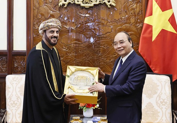 Le president Nguyen Xuan Phuc recoit les ambassadeurs d'Oman et de la Republique tcheque hinh anh 1