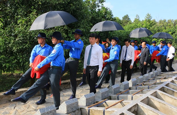 Inhumation de restes de martyrs vietnamiens a Tay Ninh et a Dong Thap hinh anh 2