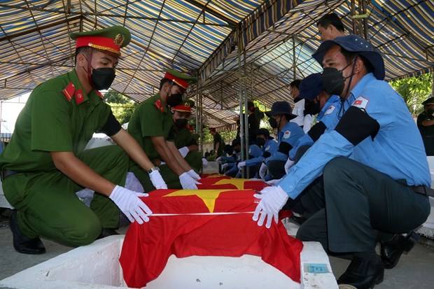 Kien Giang: Inhumation des restes de 175 soldats tombes pendant la guerre hinh anh 1