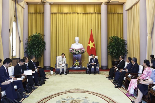 Le president Nguyen Xuan Phuc recoit l'ancien ambassadeur special Vietnam-Japon, Sugi Ryotaro hinh anh 2