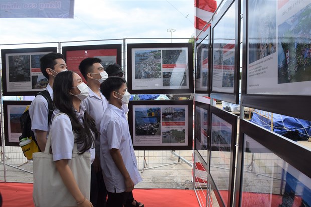 Ouverture d'une exposition sur les dechets plastiques a Tuy Hoa (Phu Yen) hinh anh 2