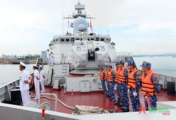 Le fregate 012-Ly Thai To de la Marine populaire du Vietnam arrive en Indonesie hinh anh 1
