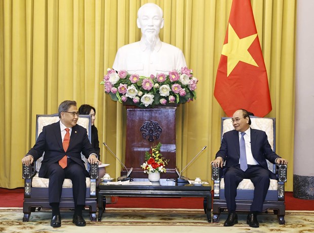 Le president Nguyen Xuan Phuc recoit le ministre sud-coreen des Affaires etrangeres hinh anh 1