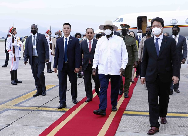 Le president ougandais entame sa visite officielle au Vietnam hinh anh 1
