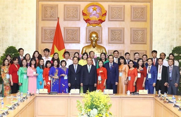 Le Premier ministre rencontre des enseignants exemplaires hinh anh 1