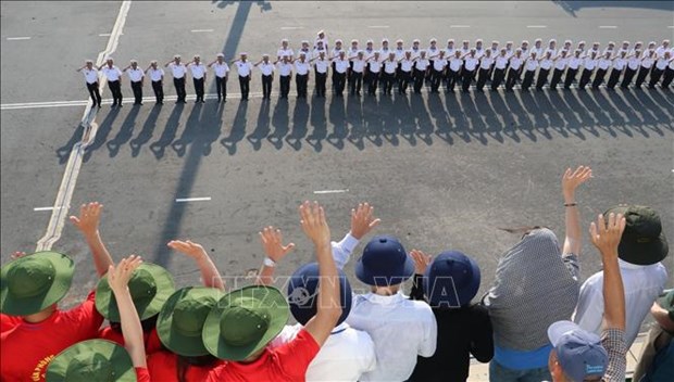 Anniversaire de la Marine populaire: la brigade 955 defend la souverainete maritime nationale hinh anh 2