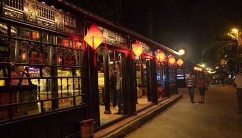 La ville de Hue s’oriente vers les services touristiques nocturnes hinh anh 1