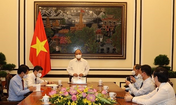 Le president Nguyen Xuan Phuc travaille avec la revue Cong San hinh anh 1