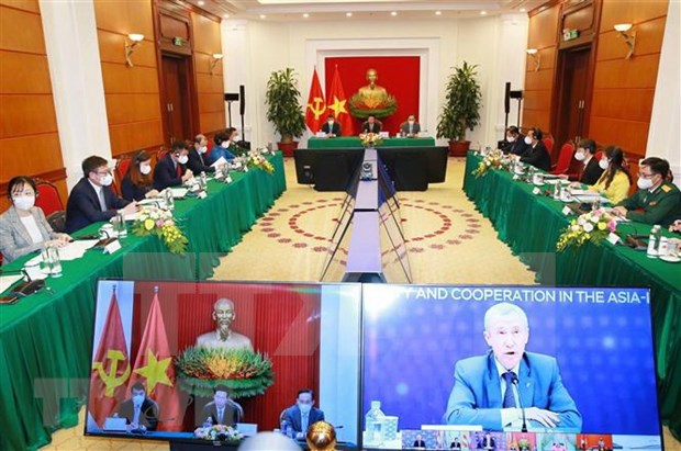 Le Cambodge encourage une cooperation etroite entre les partis politiques de l'ASEAN et de la Russie hinh anh 1