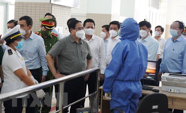 Le Premier ministre inspecte le travail de controle du COVID-19 a Ho Chi Minh-Ville hinh anh 1