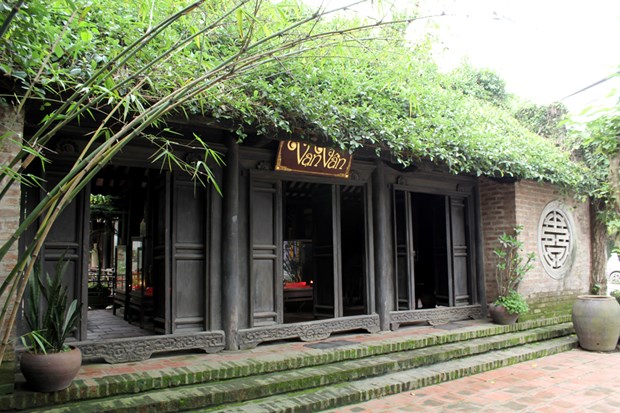 Hanoi: La maison ancienne Van Van, quintessence du village de la ceramique de Bat Trang hinh anh 1