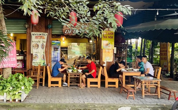 Ho Chi Minh-Ville : les etablissements de restauration reprennent leurs services a table hinh anh 2