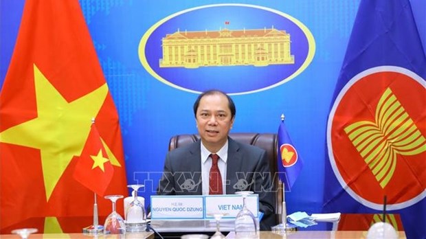 Le Vietnam participe aux sommets de l'ASEAN de maniere proactive, active et responsable hinh anh 1