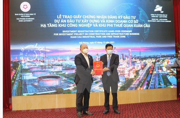 Remise de la licence d’investissement a la premiere zone de libre-echange a Hai Phong hinh anh 2