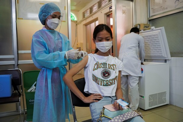 COVID-19 : Le Cambodge exhorte les groupes a risque a recevoir une 4e dose de vaccin hinh anh 1