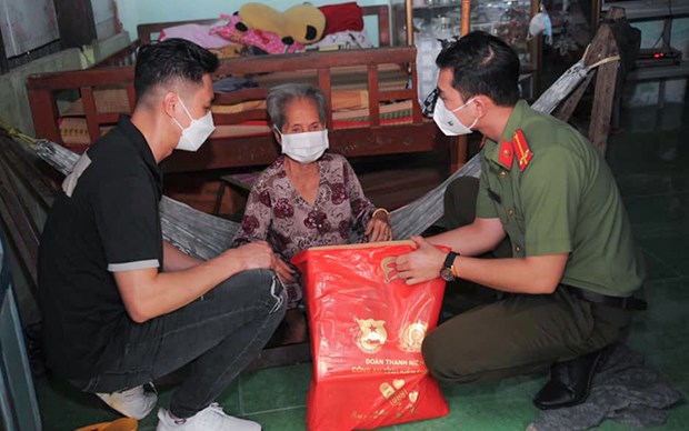 Tet: plus de 30 milliards de dongs en faveur des demunis a Quang Ngai hinh anh 1
