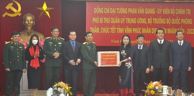 Tet : le ministre de la Defense Phan Van Giang rend visite a Vinh Phuc hinh anh 1