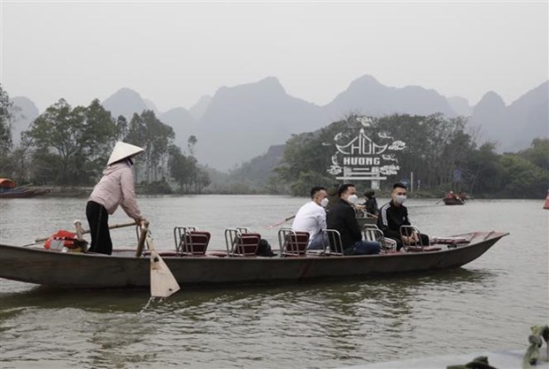 Hanoi : Garantir la securite des visiteurs a la pagode des Parfums hinh anh 1