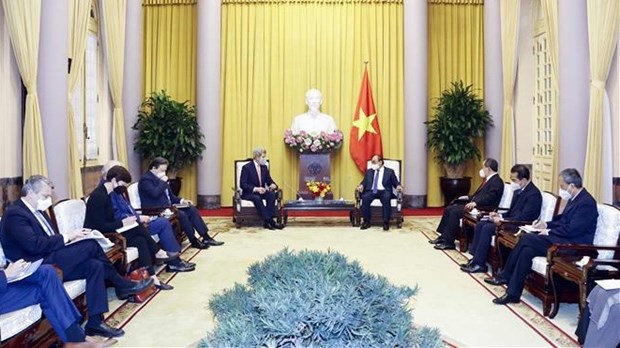 Le president Nguyen Xuan Phuc recoit l'envoye special du president americain pour le climat hinh anh 2