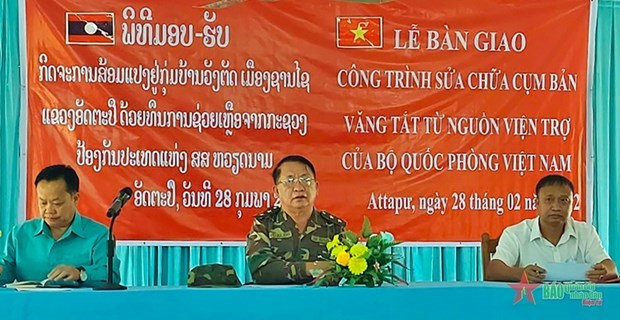 Le ministere vietnamien de la Defense remet les travaux de reparation au Laos hinh anh 1