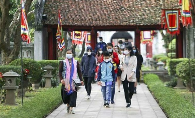 Le nombre de touristes a Hanoi depuis le debut de l'annee en hausse de pres de 50% hinh anh 1