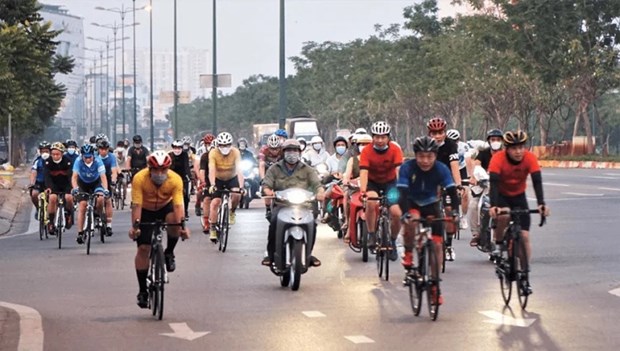 Ho Chi Minh-Ville envisage des voies cyclables et pietonnes sur l'autoroute Hanoi hinh anh 1