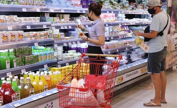 Les consommateurs vietnamiens privilegient les produits nationaux hinh anh 1