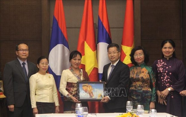 Une delegation de l'Union des femmes du Laos en visite a Da Nang hinh anh 1