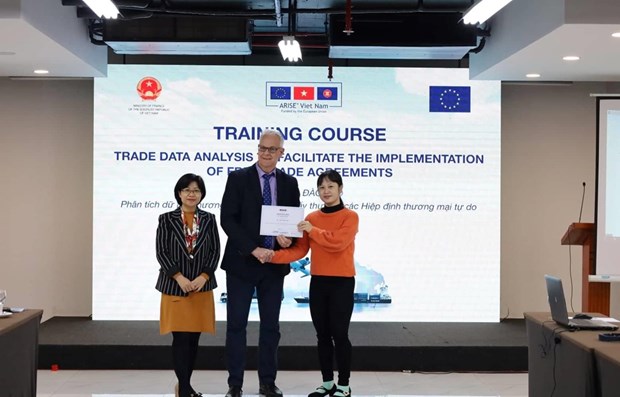 L’UE aide le Vietnam dans l’evaluation de l’execution de l’EVFTA hinh anh 1