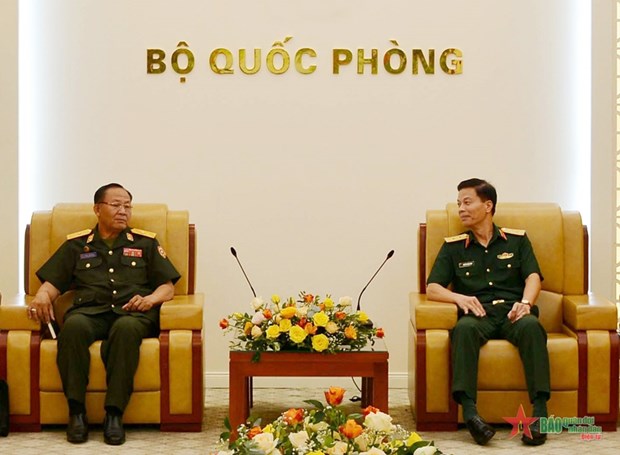 Les armees du Vietnam et du Laos renforcent leur cooperation hinh anh 1