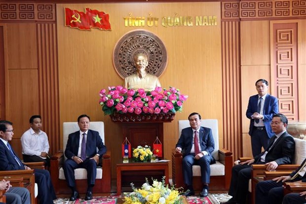 Quang Nam et Savannakhet (Laos) renforcent leur cooperation hinh anh 1