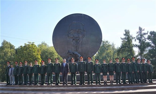 Une delegation de l'Armee populaire du Vietnam rend visite a des equipes aux Army Games 2022 hinh anh 2