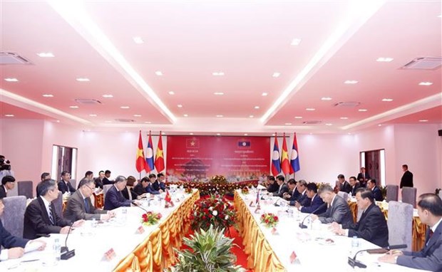 Le ministre de la Securite publique rend des visites de courtoisie a des dirigeants lao hinh anh 2