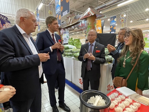 Une marque du riz vietnamien presentee au supermarche E.Leclerc en France hinh anh 1
