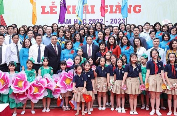 Le PM assiste a la rentree scolaire a l’ecole primaire Doan Thi Diem hinh anh 1