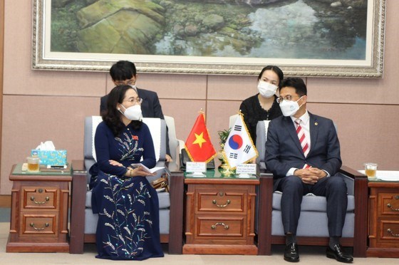 Renforcement des relations entre Ho Chi Minh-Ville et Busan hinh anh 2