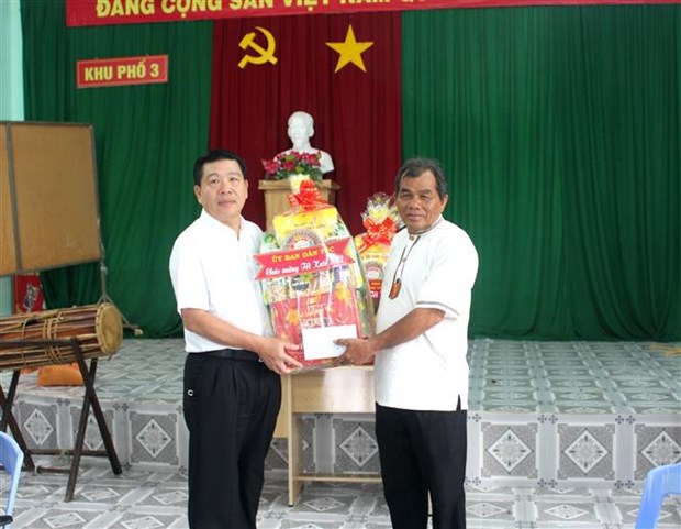 Binh Thuan : felicitations a des Cham a l’occasion de la fete Kate hinh anh 1