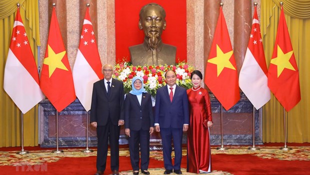 La presidente singapourienne termine avec succes sa visite d’Etat au Vietnam hinh anh 1
